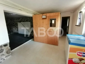 Pensiune 13 camere 16 bai sauna piscina si teren 1565 mp Cisnadioara - imagine 6
