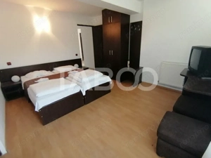 Pensiune 13 camere 16 bai sauna piscina si teren 1565 mp Cisnadioara - imagine 10