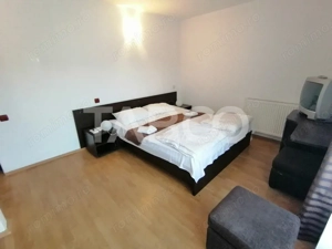 Pensiune 13 camere 16 bai sauna piscina si teren 1565 mp Cisnadioara - imagine 15