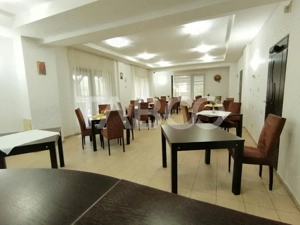 Pensiune 13 camere 16 bai sauna piscina si teren 1565 mp Cisnadioara - imagine 17