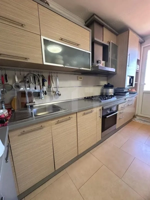 Apartament modern cu 3 camere, complet mobilat și utilat – Zonă semicentrală - imagine 4