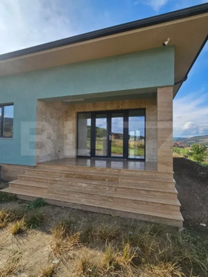 Casă pe un nivel, 4 camere, compartimentare decomandată, zonă liniștită