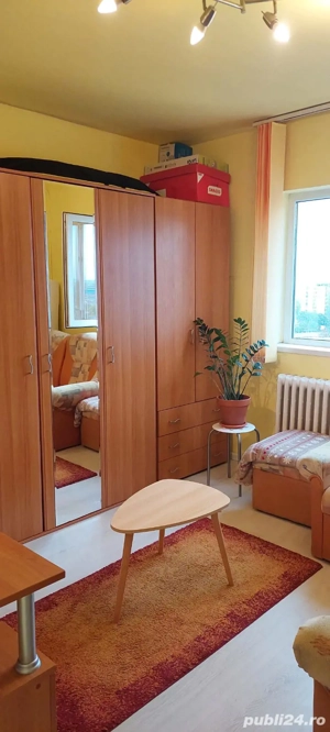 Închiriez o cameră în apartament