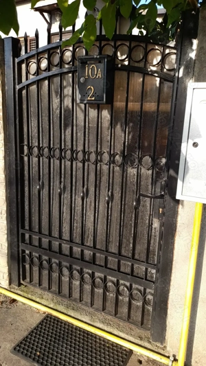 Casuta si curte in oras - imagine 6