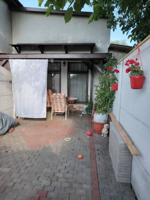 Casuta si curte in oras - imagine 8