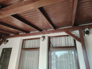 Casuta si curte in oras - imagine 10