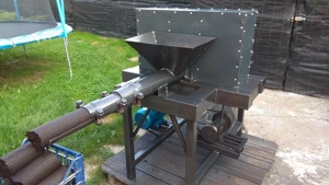 Presă de brichetat rumeguș cu cărbune lignit semiumed 15kg minute - imagine 2