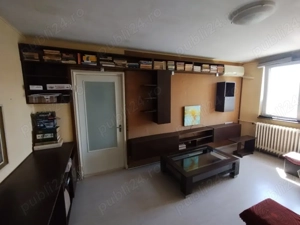 PROPRIETAR vînd apartament cu trei camere in zona 1 Decembrie Ozana