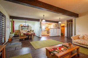 Casă P+M cu 6 camere în Bușteni - Zona Zamora