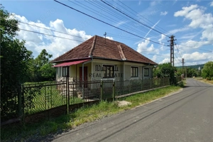 Teren generos si casa din caramida in satul istoric Tebea