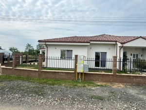 Casă înșiruită de vânzare în Moșnița Nouă 108.000 euro - imagine 11 Casă înșiruită de vânzare în Moșnița Nouă 108.000 euro - imagine 11