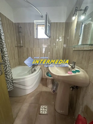 OKAZIE ! Casa 4 Camere 2 Bai, 2 Bucatarii Anexe Garaj Curte pavata de vanzare in Alba Iulia zona - imagine 8