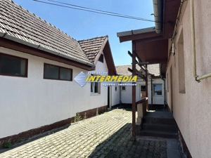 OKAZIE ! Casa 4 Camere 2 Bai, 2 Bucatarii Anexe Garaj Curte pavata de vanzare in Alba Iulia zona - imagine 15