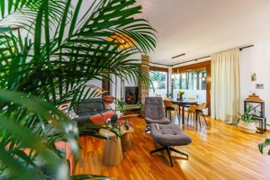 Locuiește lângă pădure, dar cu toate facilitățile la îndemână - imagine 2