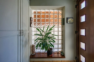 Locuiește lângă pădure, dar cu toate facilitățile la îndemână - imagine 14