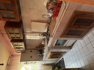 Vând garsonieră la parter în zona centrală