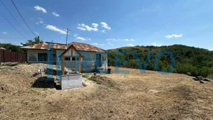 Casă și teren de vânzare în Parincea jud. Bacău. - imagine 2