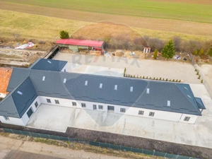 COMISION 0 | Hala moderna si incalzita | curte betonata | 2 niveluri | - imagine 3