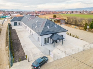 COMISION 0 | Hala moderna si incalzita | curte betonata | 2 niveluri | - imagine 9