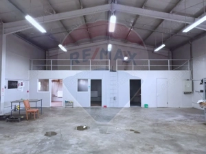 Hală de închiriat Arad. 500 euro/ 150 mp sau 1000 euro/ 300 mp