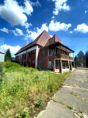 Clădire mixtă cu teren și hală – vad comercial DN11, Ozun