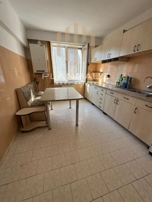 Apartament cu garaj ultracentral Unirii , 4 camere ,100mp  - imagine 3