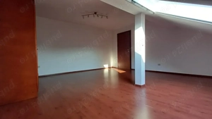 Închiriez cameră  - spațiu mansardă, str. Hortensiei