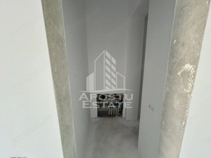 Vand apartament in triplex P+E+M, proiect deosebit, la alb, Sacalaz. - imagine 9