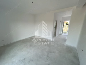 Vand apartament in triplex P+E+M, proiect deosebit, la alb, Sacalaz. - imagine 3