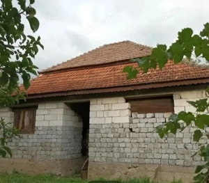 Casa de vânzare la tara