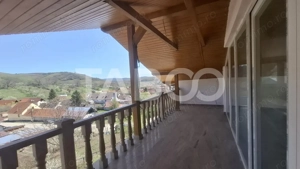 Casa de vanzare 405 mp utili 2 garaje 250 mp terase Slimnic Sibiu - imagine 10