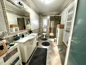 Casă superbă de vânzare – 380 mp utili, 1000 mp teren - imagine 11