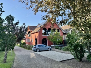 10.000 mp de teren, pădure proprie și o casă generoasă de 540 mp.