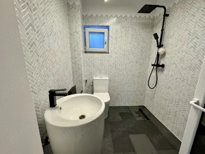 10.000 mp de teren, pădure proprie și o casă generoasă de 540 mp. - imagine 8