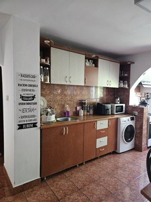 închiriez apartament cu doua camere 