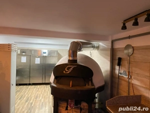 Spatiu comercial si apartament la etaj