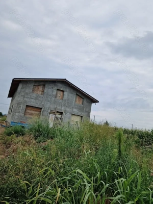 Casa, teren 2ha, curent trifazat , fantana