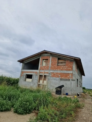 Casa, teren 2ha, curent trifazat , fantana - imagine 2