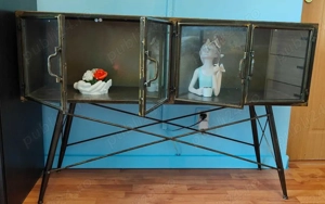 Vând vitrină brand Inart NOUA din metal si sticla cu usi