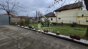 Casa individuala cu 5 camere si 3 bai, teren 1700 mp, Giarmata