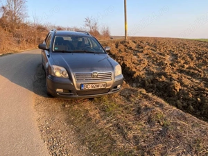 Vând Toyota Avensis