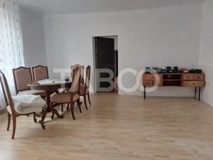 Casa 214 mp utili singur in curte 800 mp teren zona centrala Cisnadie - imagine 7