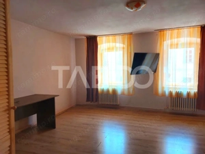 Casa 214 mp utili singur in curte 800 mp teren zona centrala Cisnadie - imagine 19