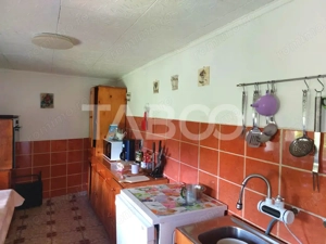 Casa 214 mp utili singur in curte 800 mp teren zona centrala Cisnadie - imagine 9