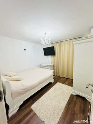 Vand apartament 2 camere Piata Centrala - imagine 2