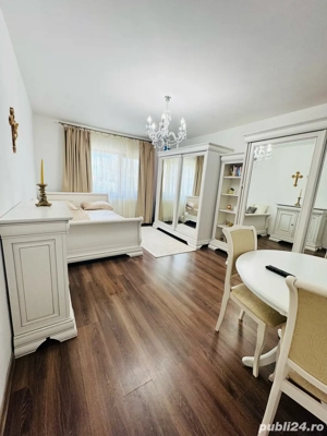 Vand apartament 2 camere Piata Centrala