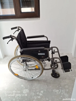 Vând  carucior cu  rotile