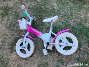 Vand bicicleta pentru copii cu roti ajutatoare