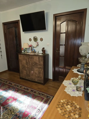 Apartament in bloc de caramida, et. 1, aproape de centru, 73m2,  3 camere  - imagine 2