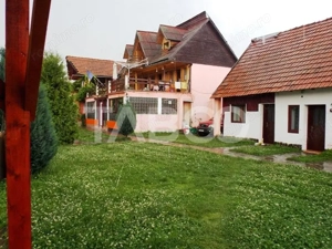 Pensiune la cheie 13 camere  15 locuri parcare si teren 3000 mp  - imagine 3